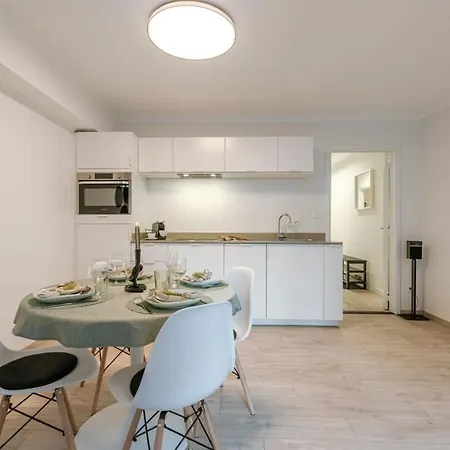 Trendy Close To The Of Apartment *